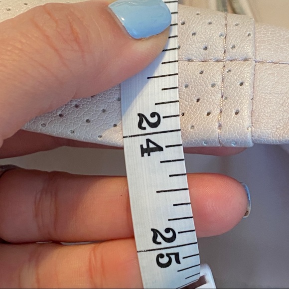 FINAL CHANCE! CLOSET CLOSING! - Picture 5 of 10